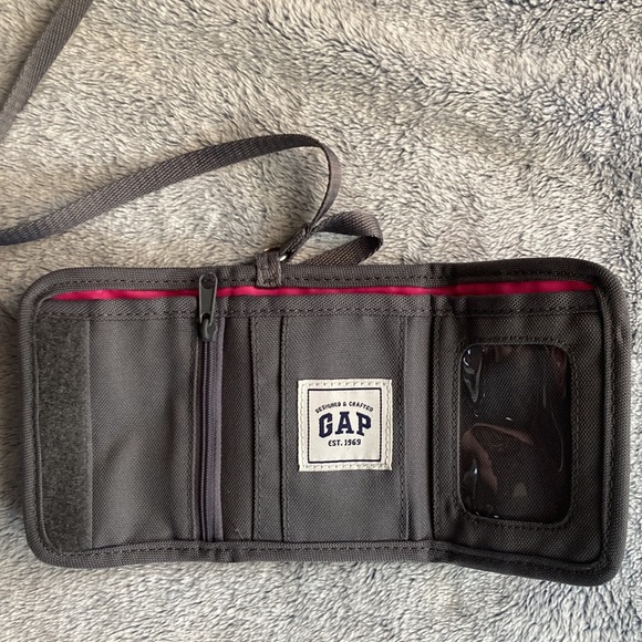 NWOT⭐️GAP💫 Gray/White Kitty Cat Wristlet Wallet - Picture 6 of 10